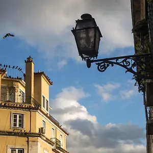 https://feels-like-home-fresh-and-cozy-old-town-duplex.hotels-lisbon-portugal.com